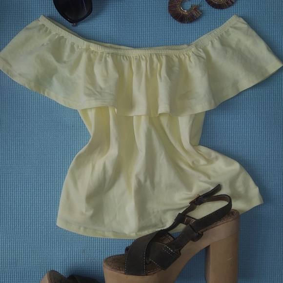 6ixty 8ight Yellow Off Shoulder Cropped shirt - Picture 7 of 7